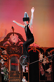 Toys im GOP Varieté (©Foto: Ingrid Grossmann)